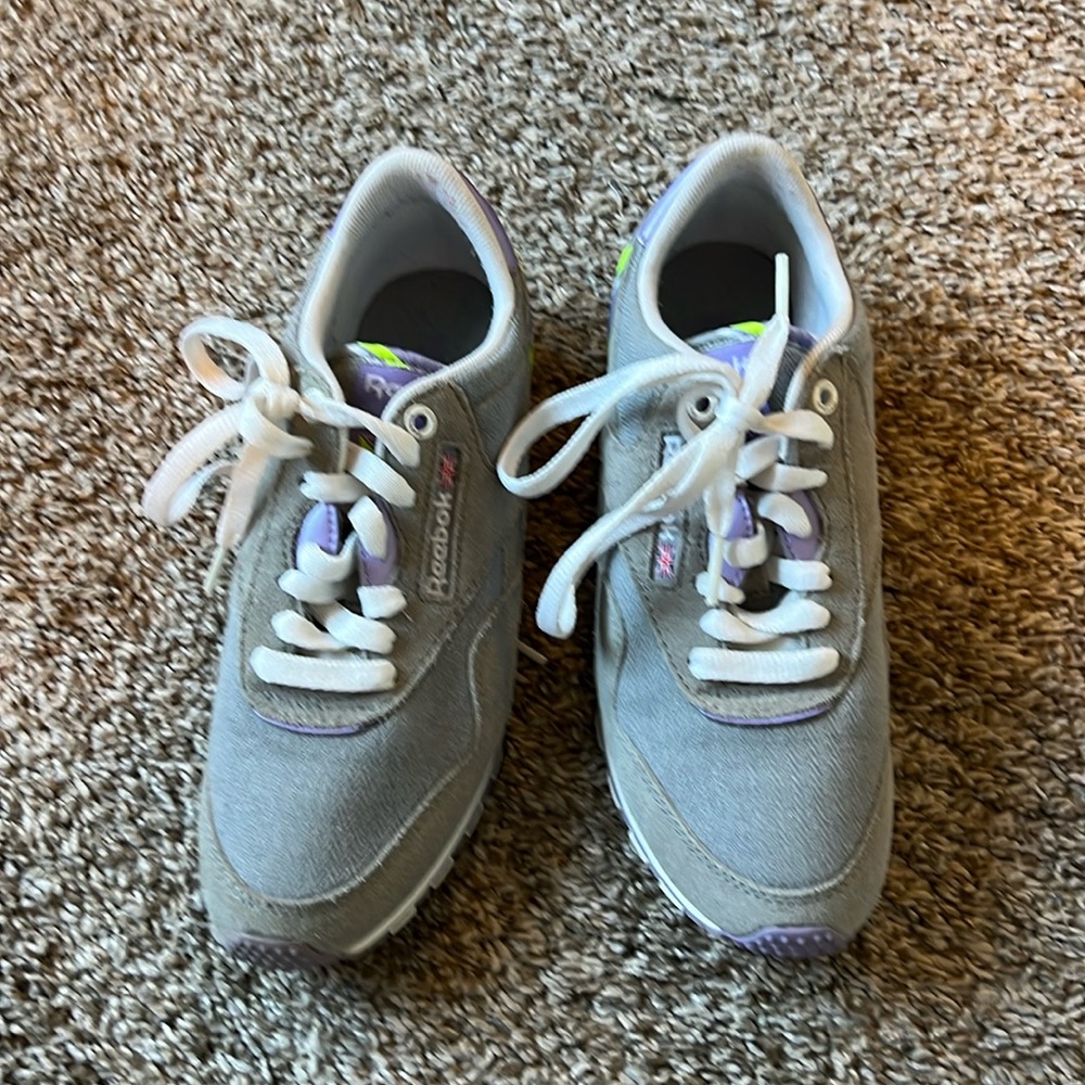 Barely worn, size 6 Reebok tennis shoes. White sole with purple trim.